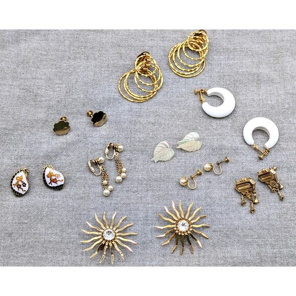 Lot of 10 Pair Vintage Clip On Screw On Gold Tone Earrings - Picture 1 of 5